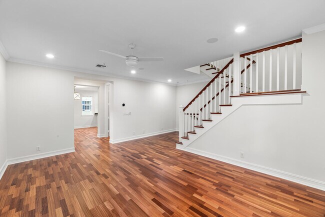 Building Photo - 310 Tuxedo Ln