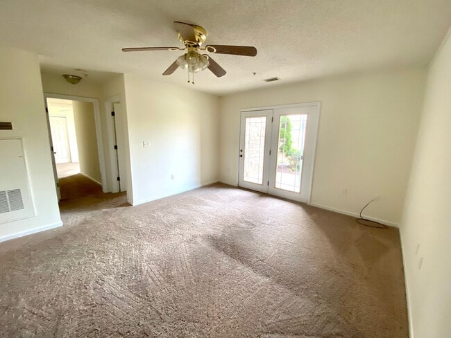 Building Photo - 3 Bedroom Condo at Hart's Cove!