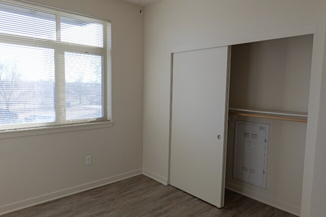 Building Photo - 5885 W 14th Ave