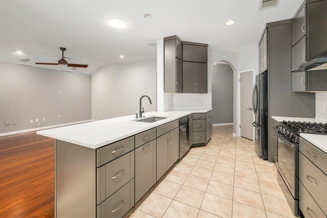 Building Photo - 4920 Hibiscus Valley Dr