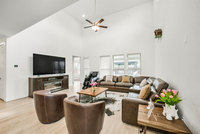 Building Photo - 147 Renodes Garden Ln