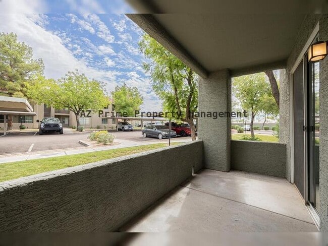 Building Photo - 2929 W Yorkshire Dr