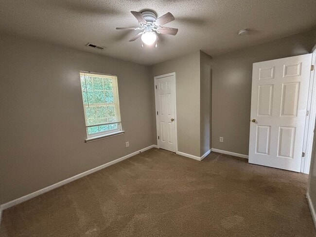 Building Photo - Spacious 3 bedrooms 2 ½ bath home in Rolli...