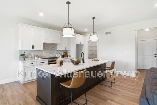Building Photo - 829 Bushwood Way