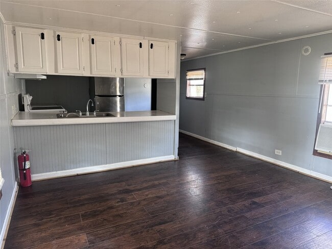 Building Photo - 422 Westchase St