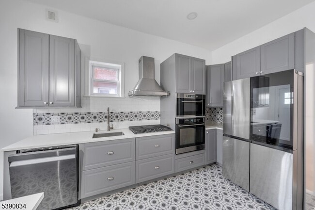 Building Photo - 13 2nd Ave