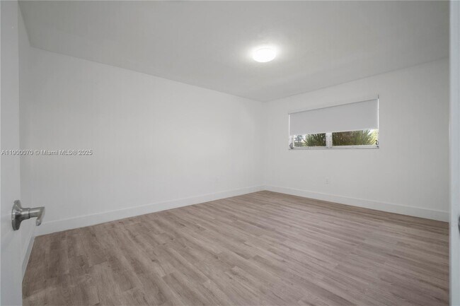 Building Photo - 2800 NE 203rd St