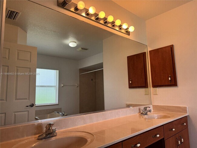 Building Photo - 13755 SW 48th Ct