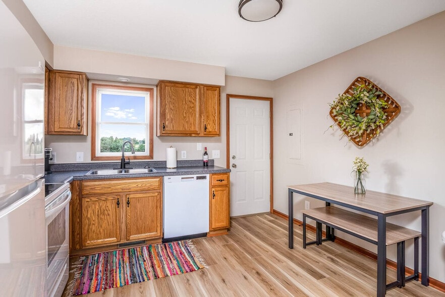 Building Photo - 10268 Cleveland Rd