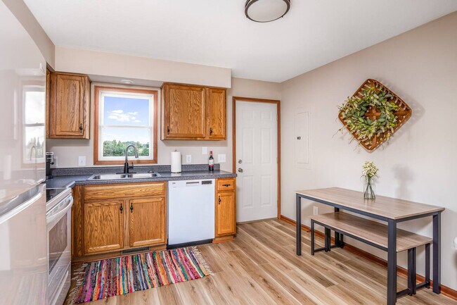 Building Photo - 10268 Cleveland Rd