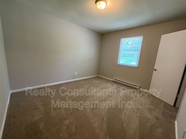 Building Photo - 113 Cox Ave