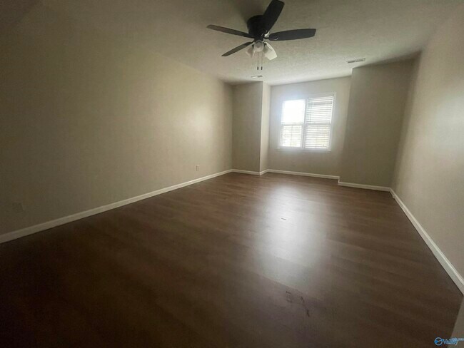 Building Photo - 1808 Hollytree Dr NW