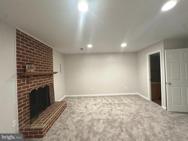 Building Photo - 2120 N Tazewell Ct