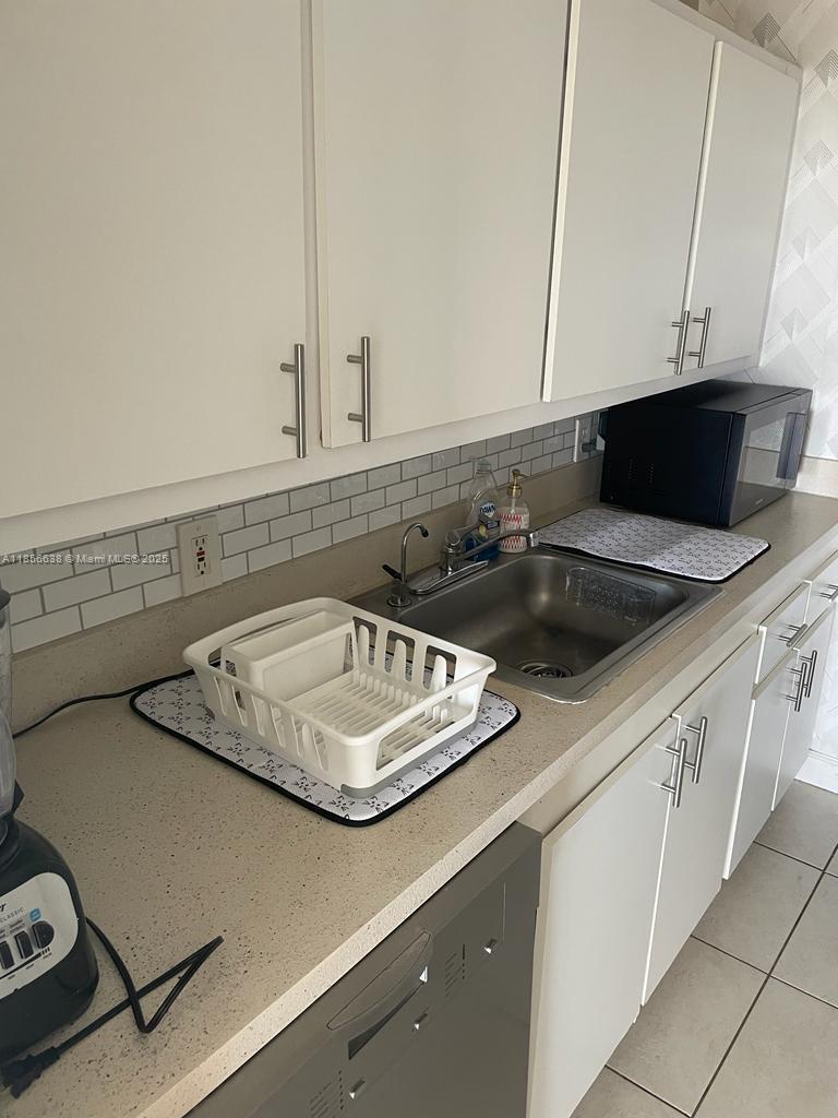 Building Photo - 2350 NE 135th St