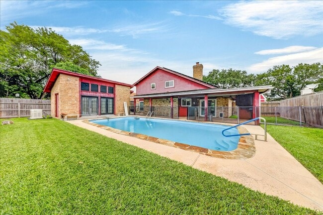 Building Photo - 5025 Romford Dr