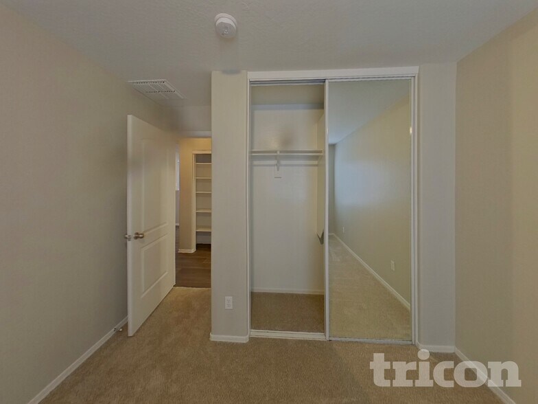 Building Photo - 43683 W Arizona Ave