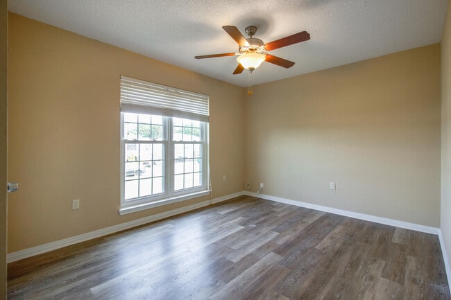 Building Photo - 4724 Whitewater Ln