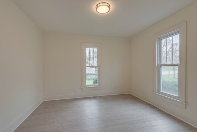 Building Photo - 3 Bed, 2 Bath Home in Prime Sylvan Park Lo...