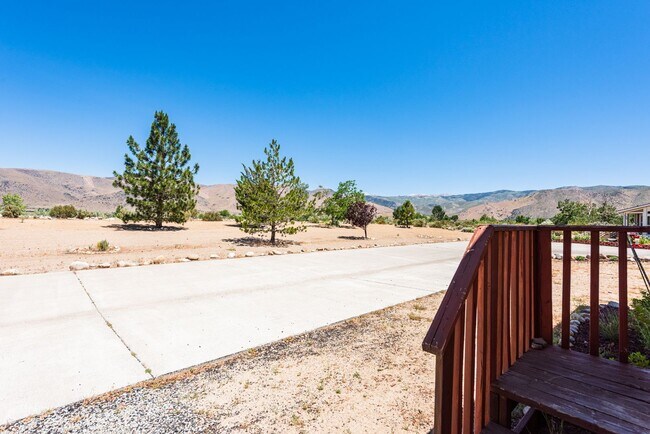 Building Photo - Cozy Upgraded Home w/ Panoramic Mountain V...