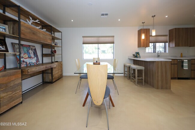 Building Photo - 2791 W Casas Cir