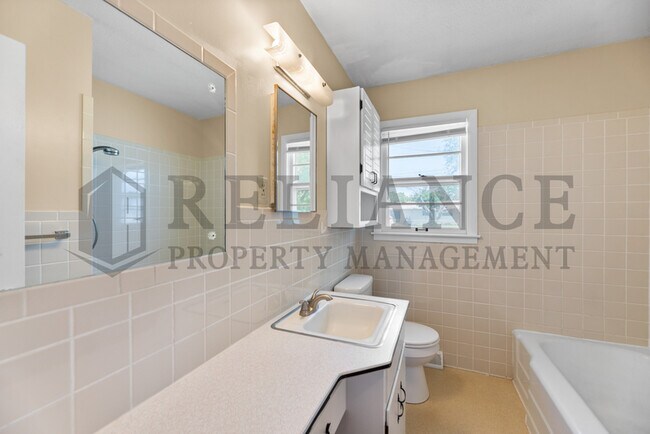 Building Photo - 3052 S Bonn Ave