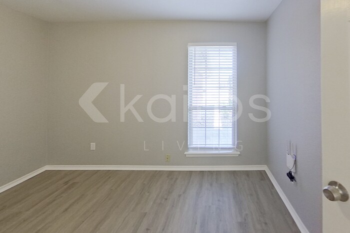 Building Photo - 912 SE 38th St