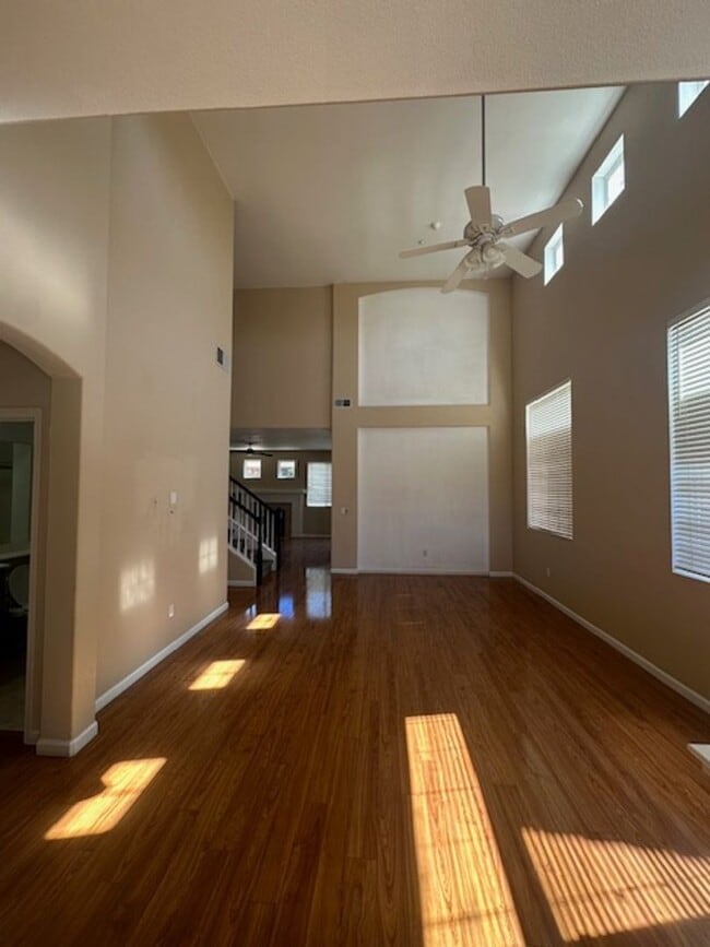 Building Photo - 4 Bedroom in East Woodland