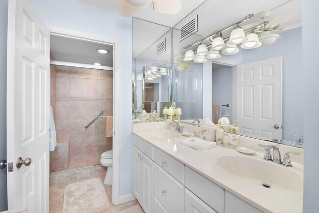 Building Photo - 9940 S Ocean Dr