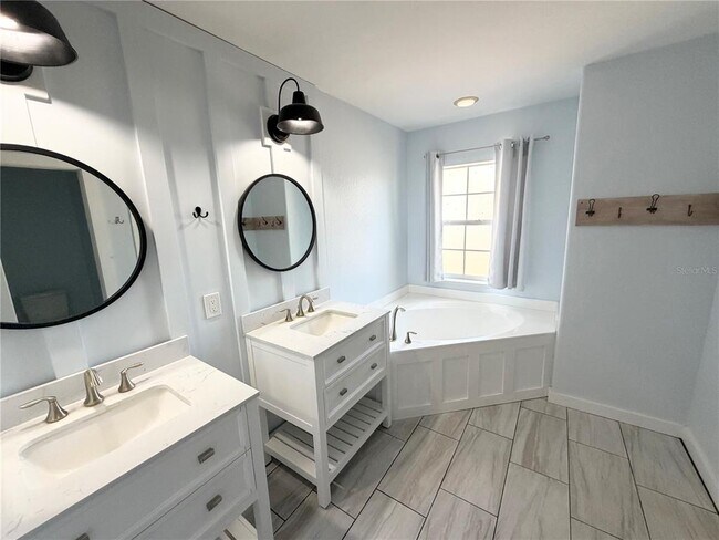 Building Photo - 2511 Rushmore St