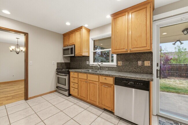 Building Photo - Single-Family Home in Near-Perfect Condition | 931 square foot 3-Car Garage!! | Covered Patio | L...