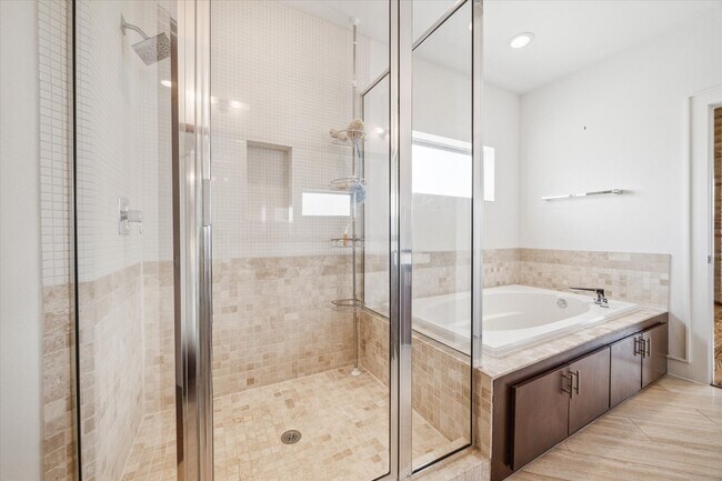 Building Photo - 6126 Clyde St