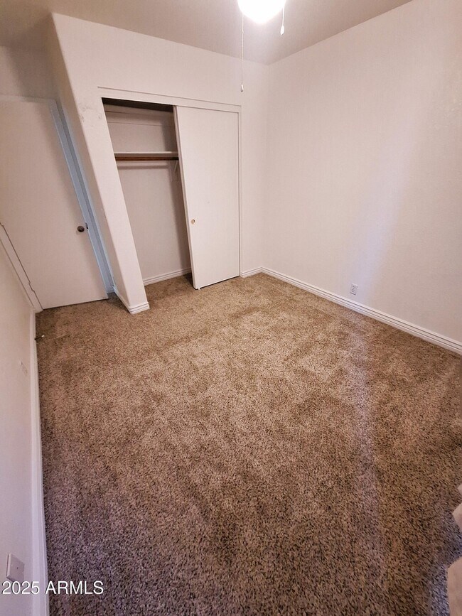 Building Photo - 8512 W Tuckey Ln