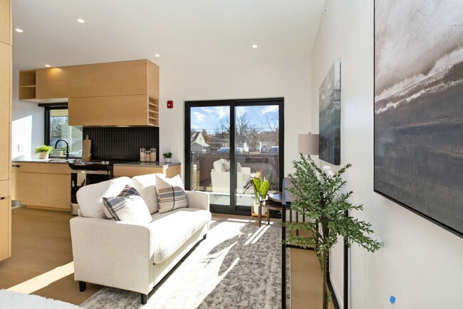 Building Photo - 815 Moro St