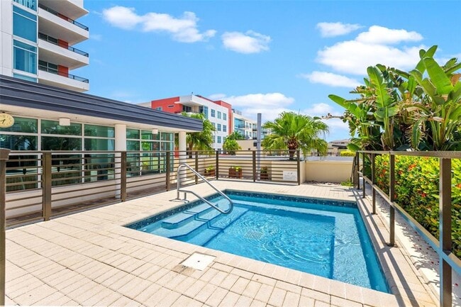 Building Photo - 1208 E Kennedy Blvd