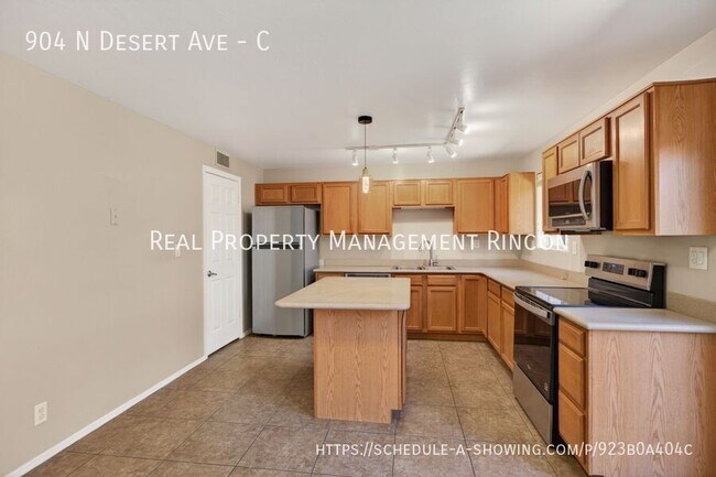 Building Photo - 904 N Desert Ave