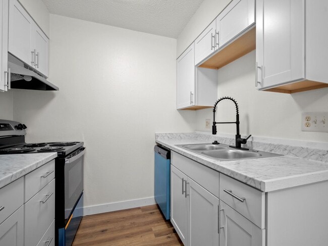 Building Photo - Updated 1 Bedroom, 1 Bathroom Apartment – ...