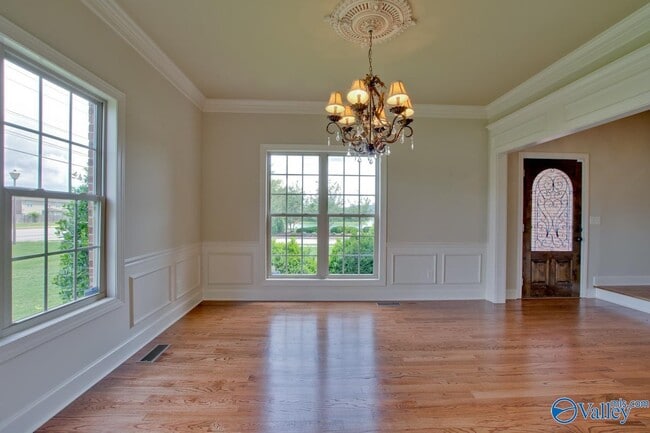 Building Photo - 4905 Saddle Ridge Dr SE