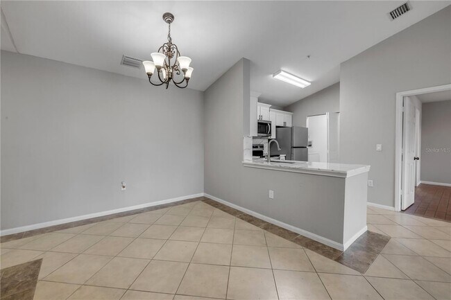 Building Photo - 940 Village Trail