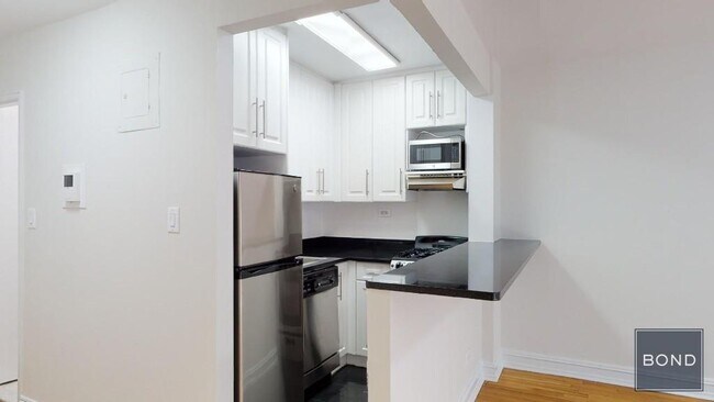Building Photo - 151 W 16th St