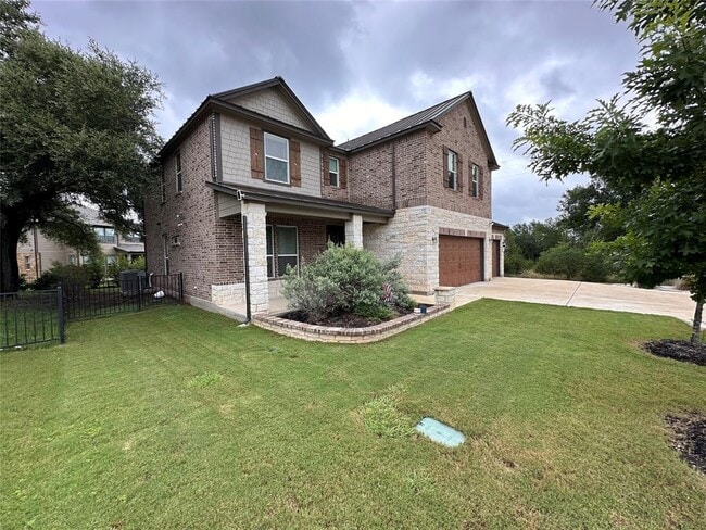 Building Photo - 800 Desaix Dr