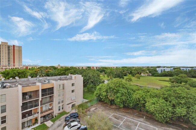 Building Photo - 9682 Fontainebleau Blvd