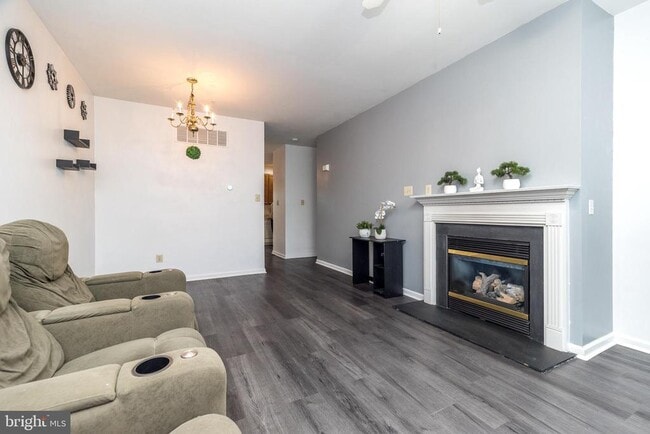 Building Photo - 483 Fort Hill Cir