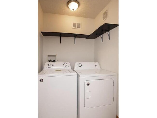 Building Photo - 16331 Timber Crest Dr SE