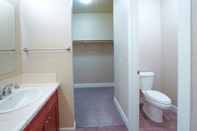 Building Photo - 412 S 13th St