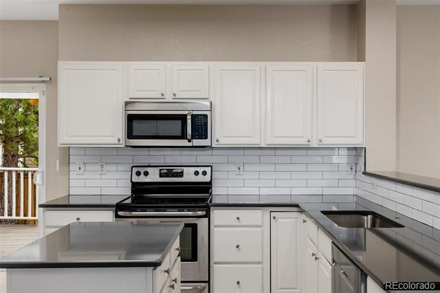 Building Photo - 9417 Burgundy Cir