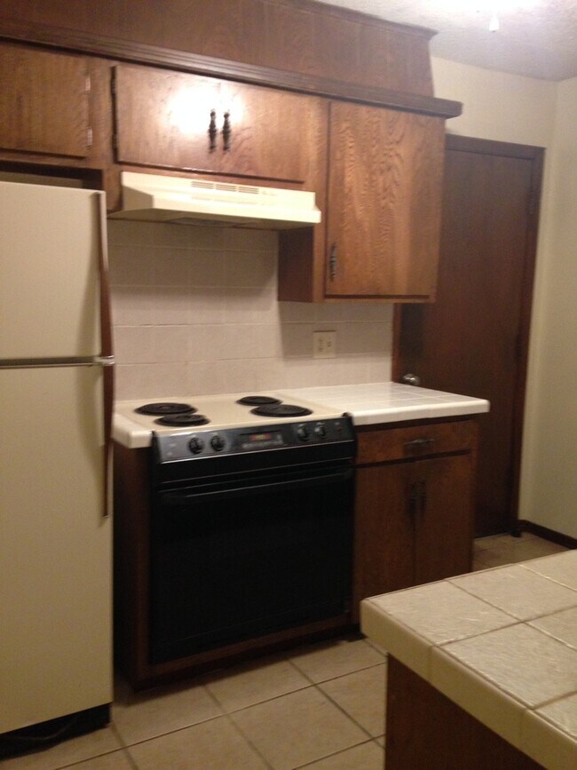 Building Photo - A 3 bed, 2 bath Duplex in Broken Arrow