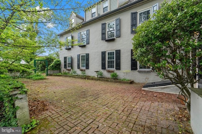 Building Photo - 209 N Bellevue Ave