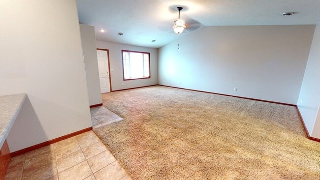 Building Photo - 2 BDS, IN BRANDON, TOWN HOME, ATTACHED GAR...