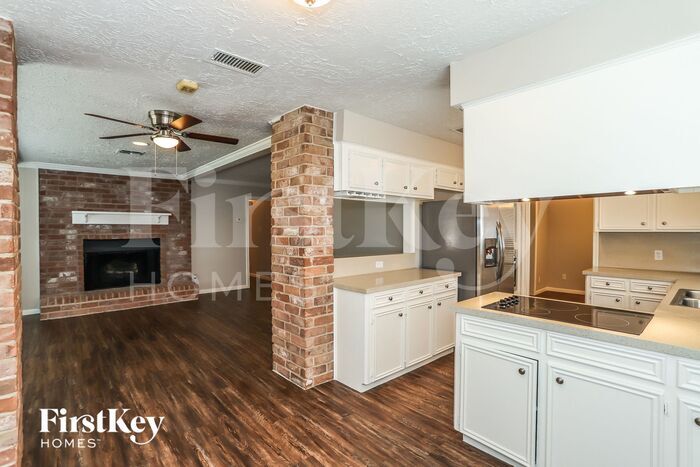Building Photo - 15010 Chaseridge Dr