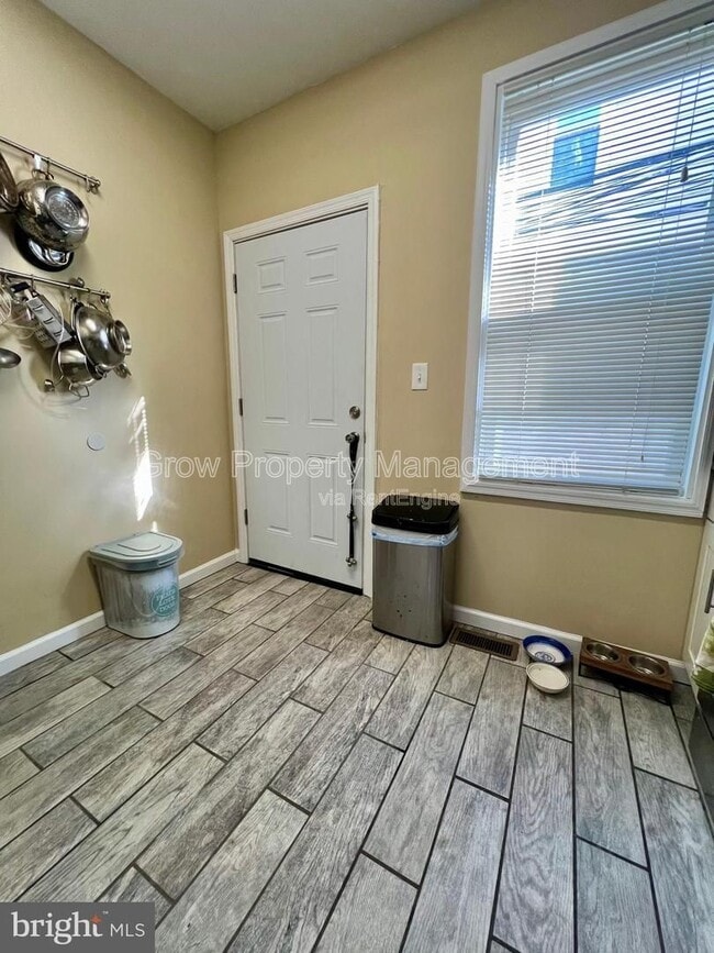 Building Photo - 2441 S Philip St